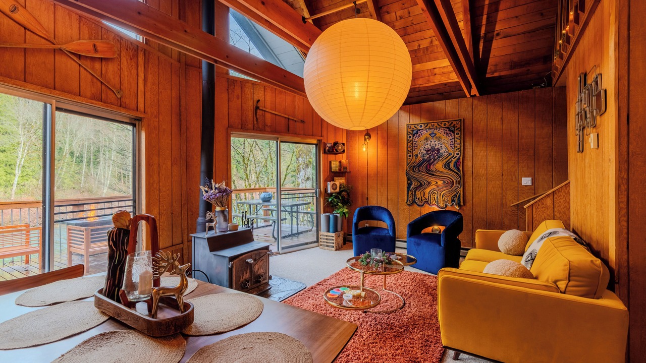 Photo of Livingroom in Gold Bar