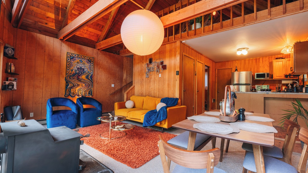 Photo of Livingroom in Gold Bar