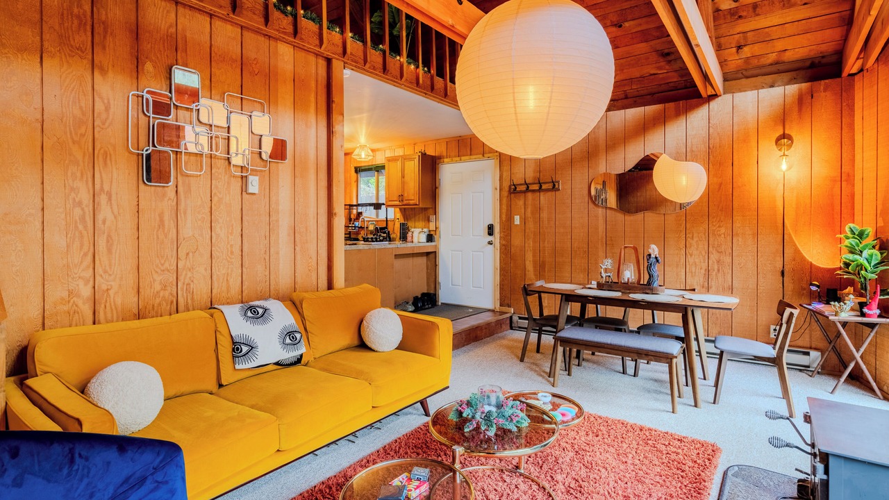Photo of Livingroom in Gold Bar