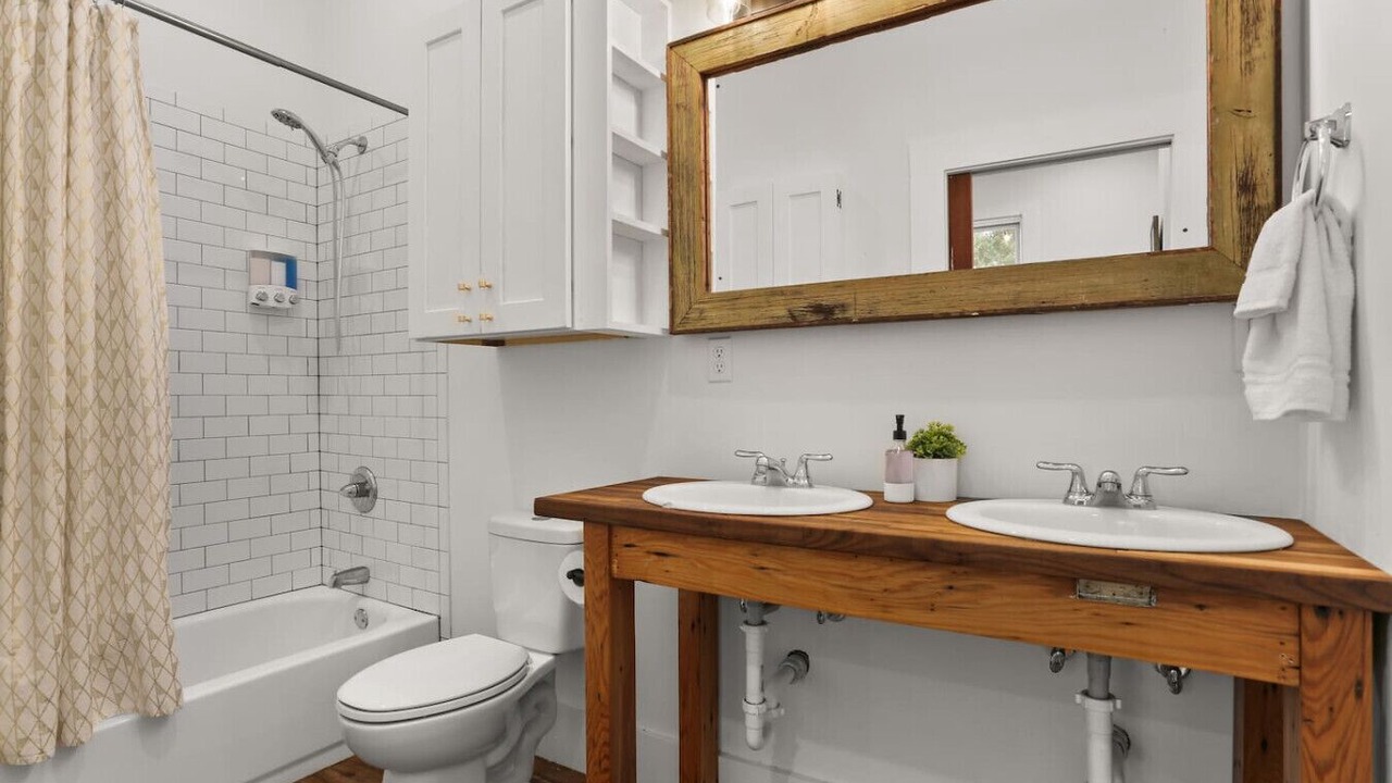 Photo of Bathroom in South 7th Ward