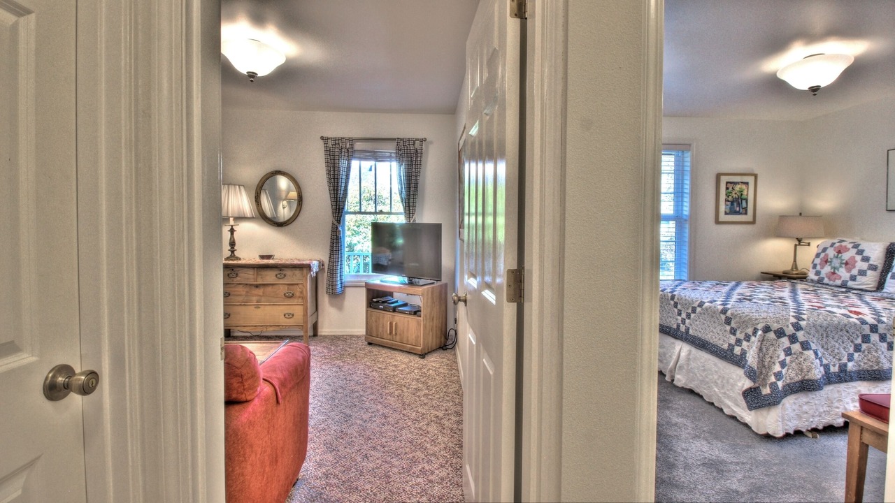 Photo of Bedroom in Downtown Cannon Beach
