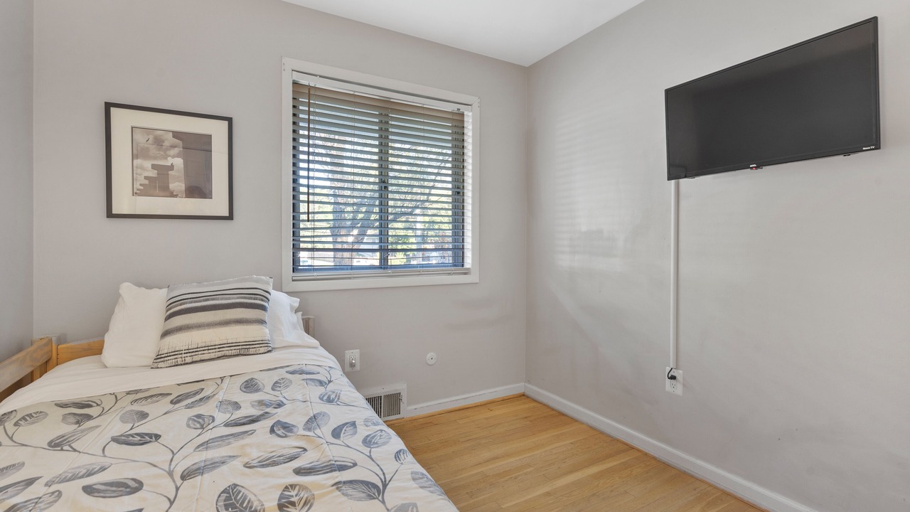 Photo of Bedroom in Aspen Hill