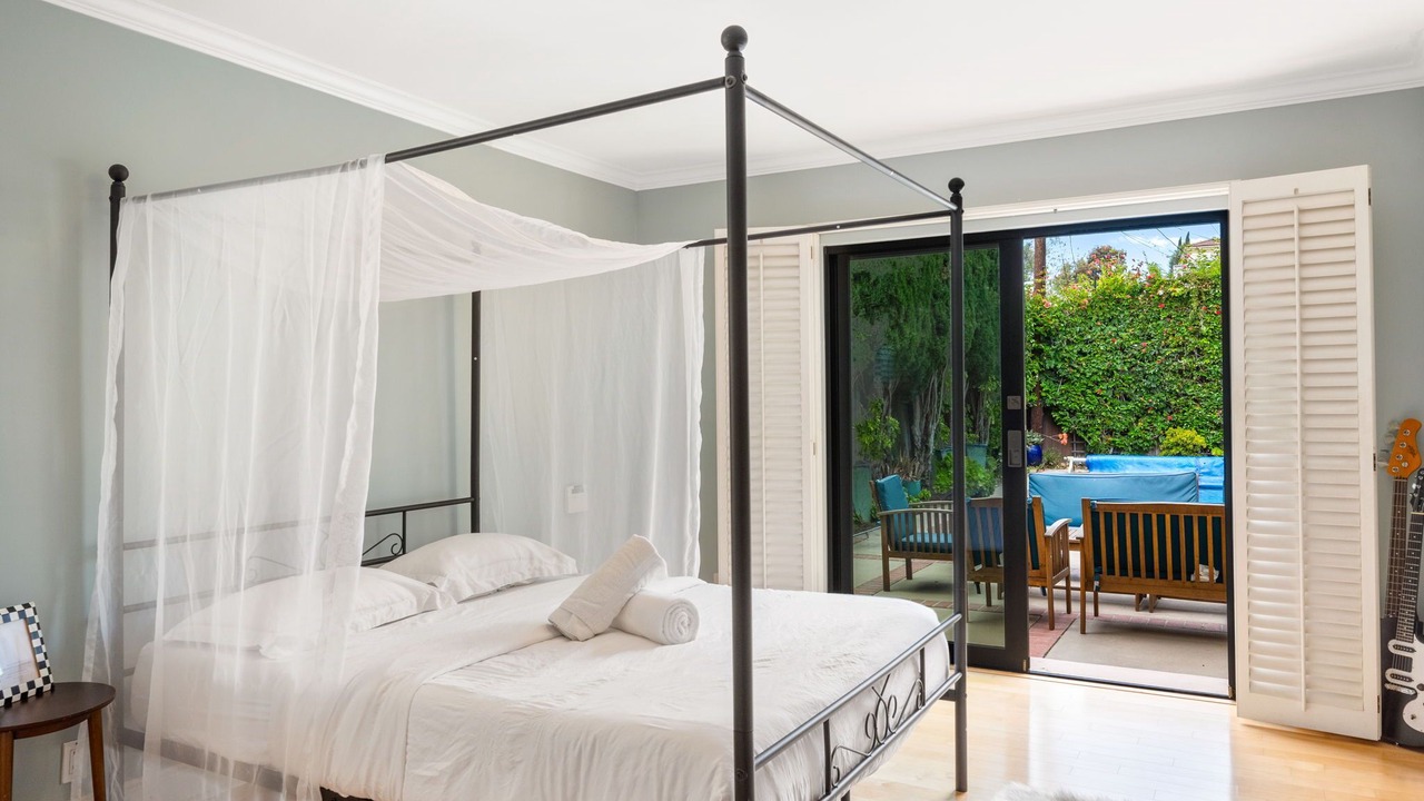 Photo of Bedroom in Pico - Robertson