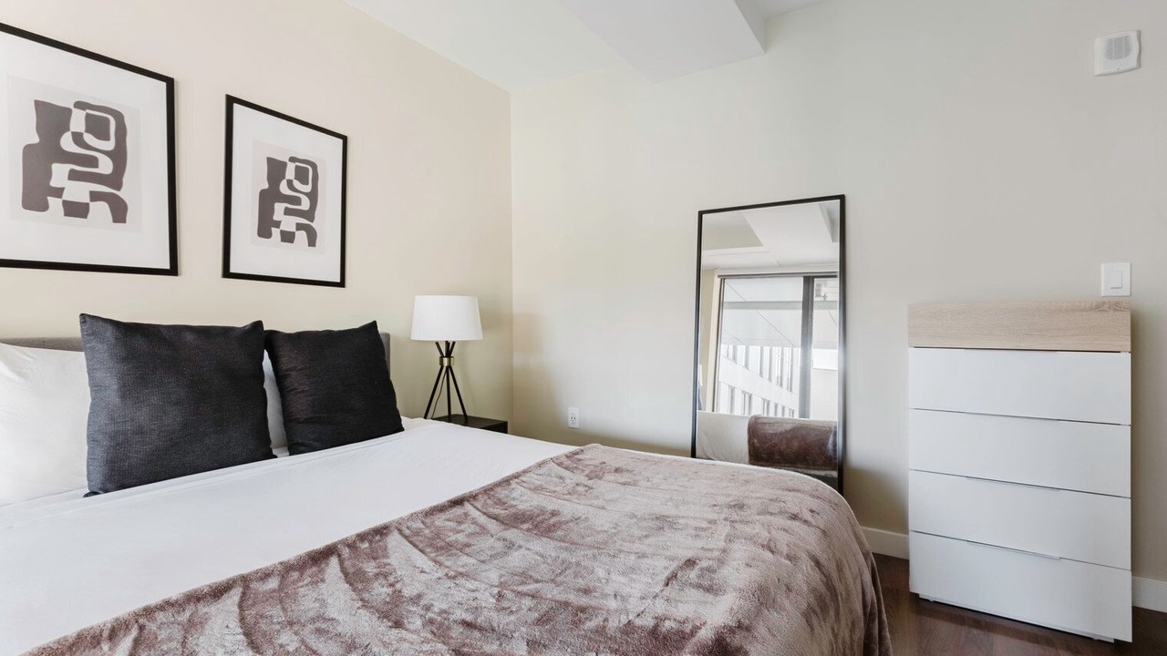 Photo of Bedroom in Theatre District