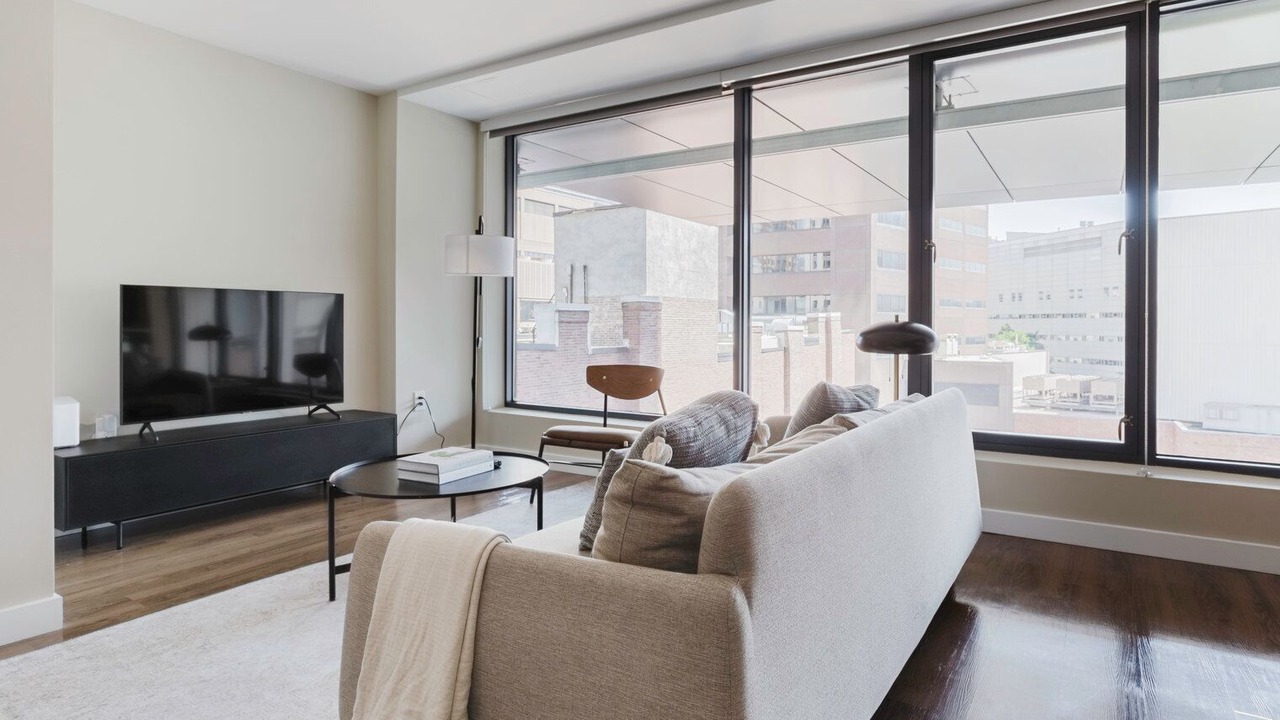 Photo of Livingroom in Theatre District