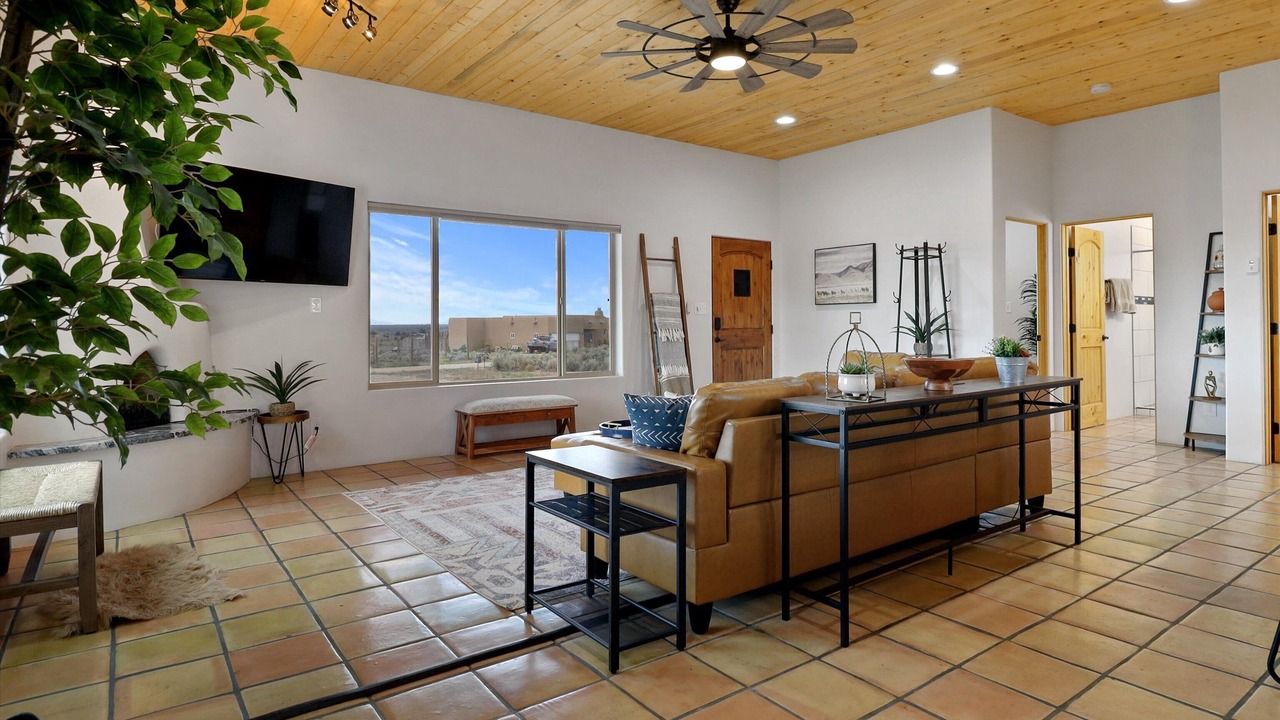 Photo of Livingroom in Taos
