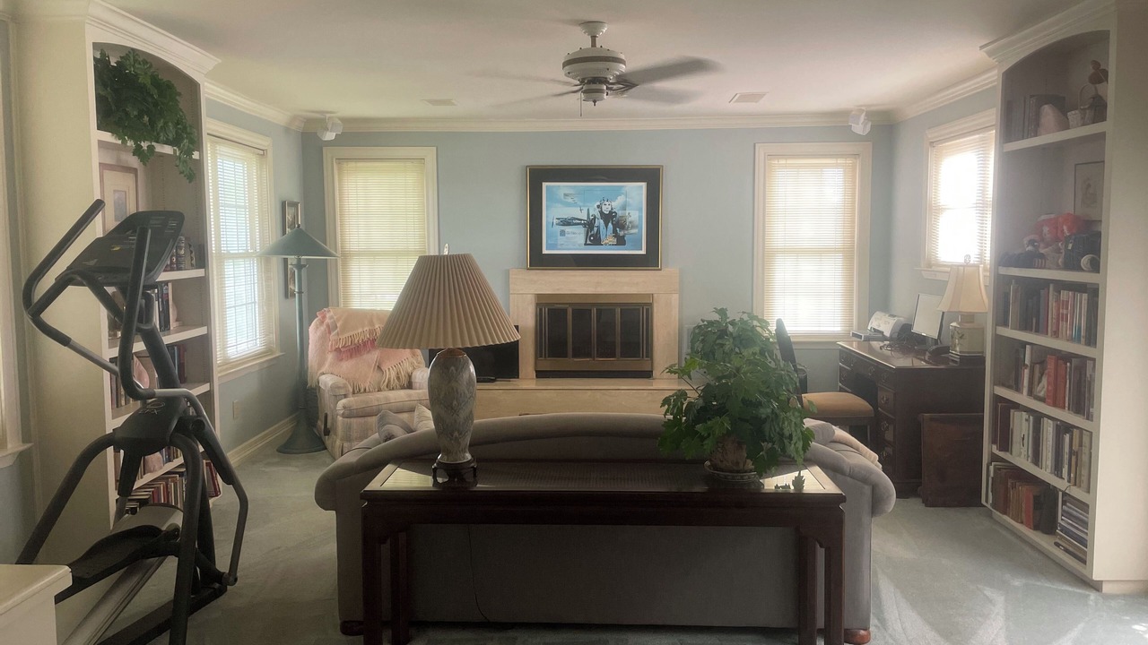 Photo of Livingroom in Bay Area