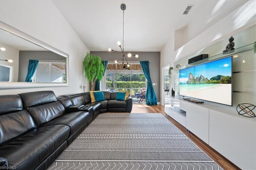 Photo of Livingroom in Kings Lake