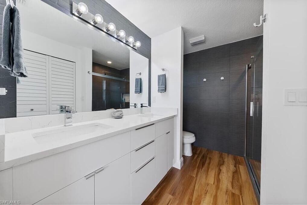 Photo of Bathroom in Kings Lake