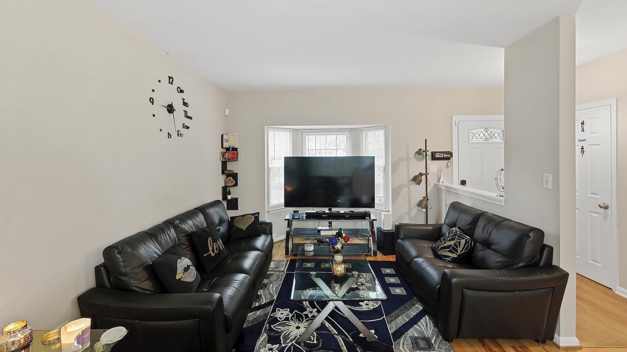Photo of Livingroom in Calverton