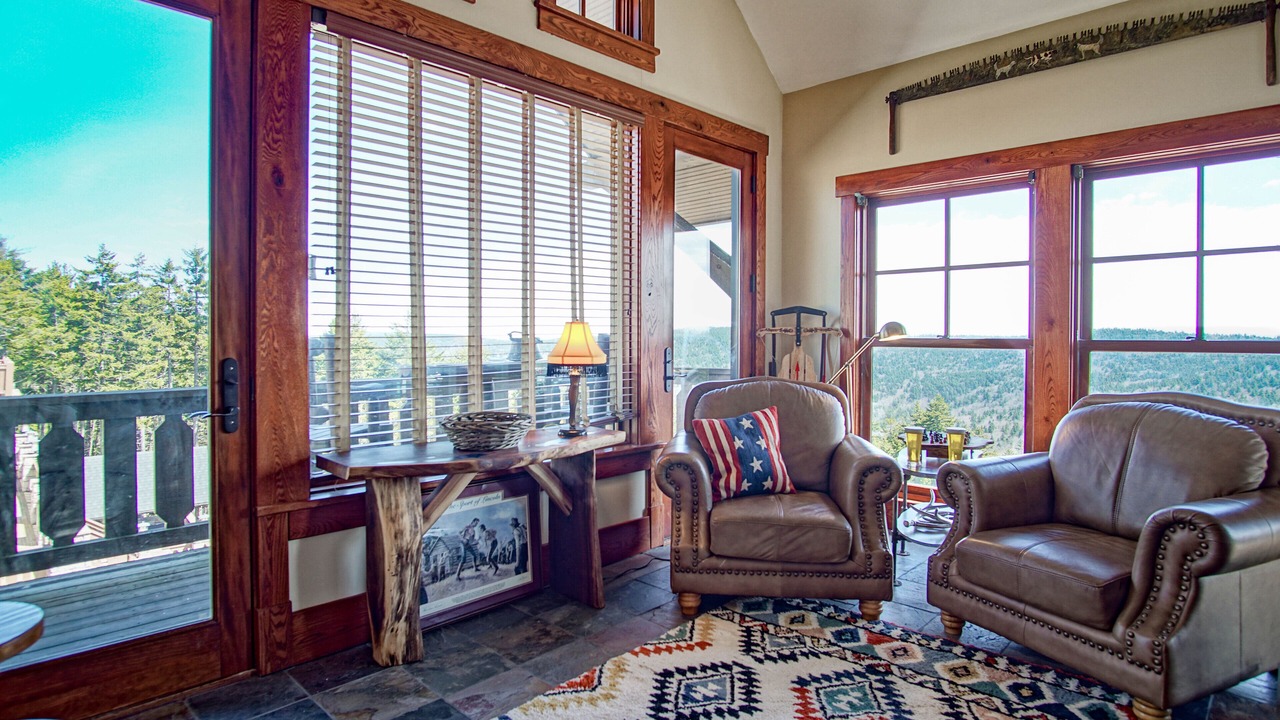 Photo of Livingroom in Snowshoe