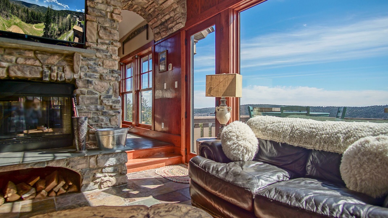 Photo of Livingroom in Snowshoe