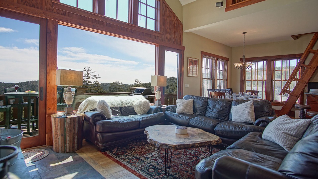 Photo of Livingroom in Snowshoe