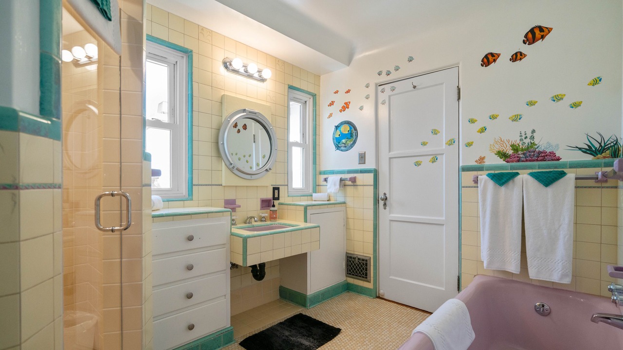 Photo of Bathroom in Loma Portal
