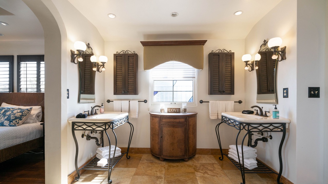 Photo of Bathroom in Loma Portal