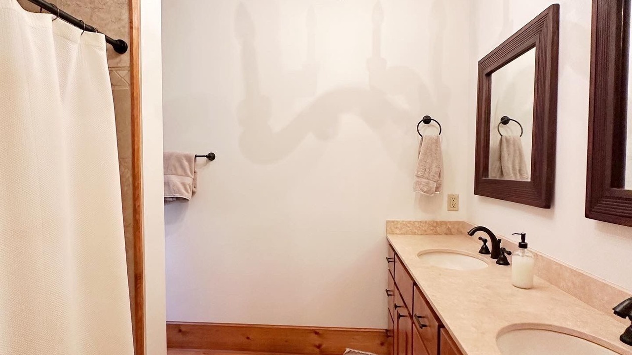 Photo of Bathroom in Clifftops