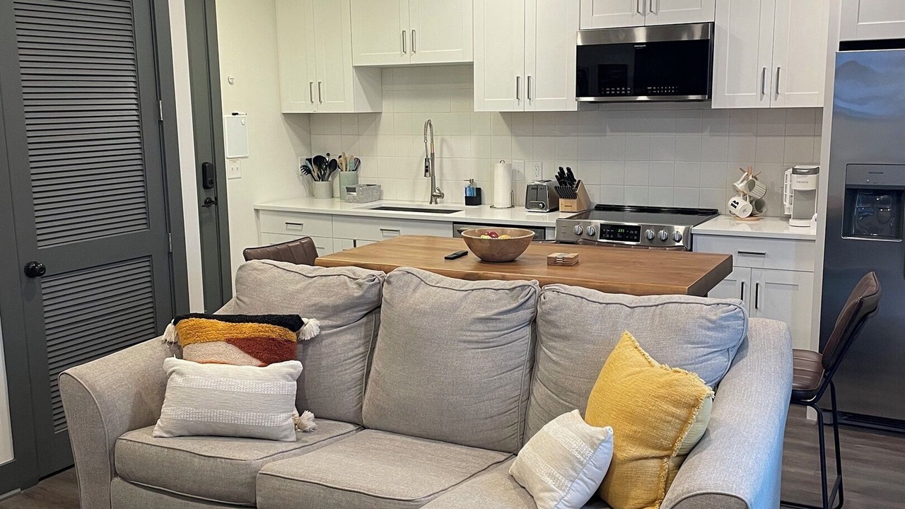 Photo of Livingroom in Academy Square