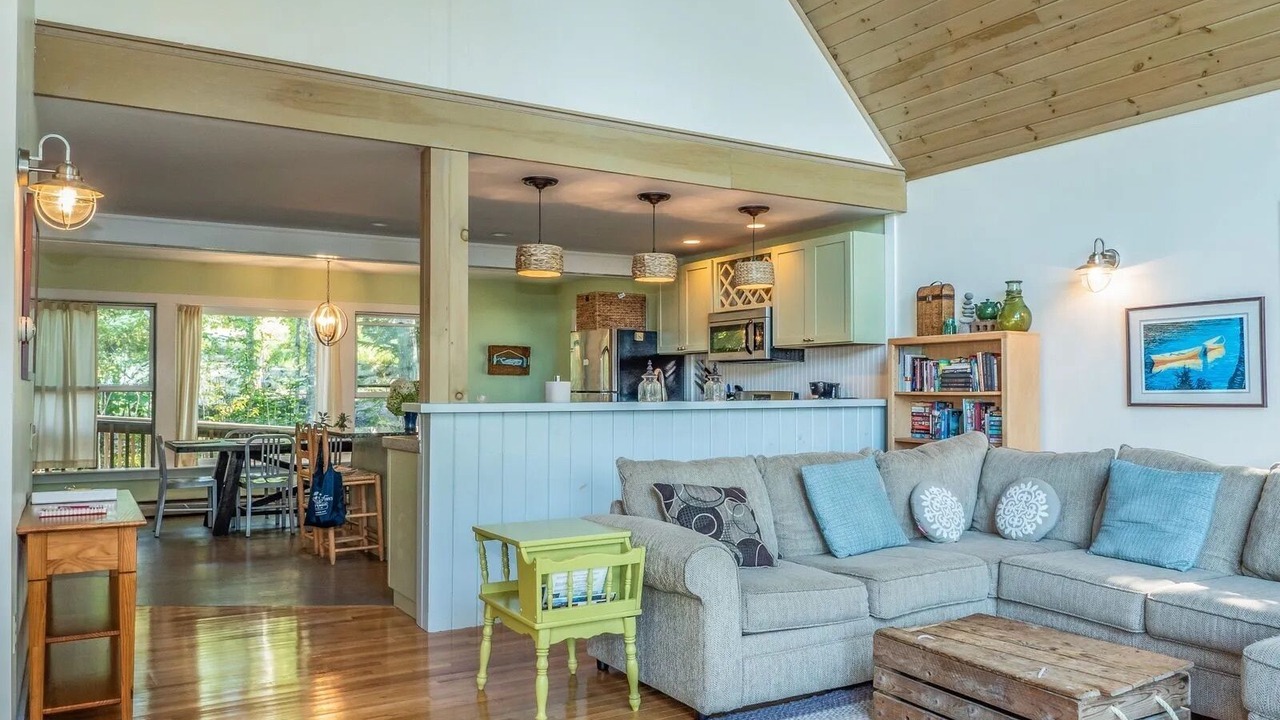 Photo of Livingroom in Salsbury Cove