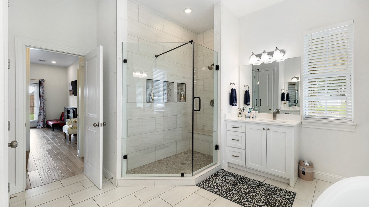 Photo of Bathroom in Lakewood Village