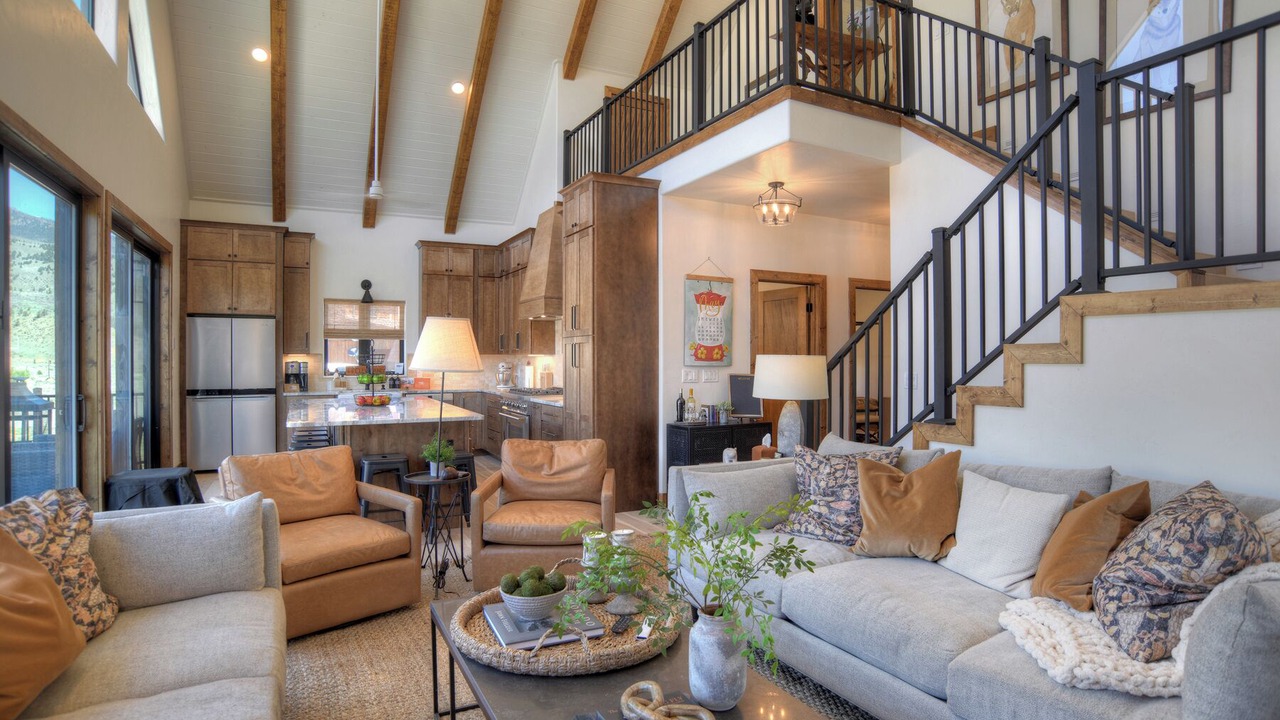 Photo of Livingroom in Creede