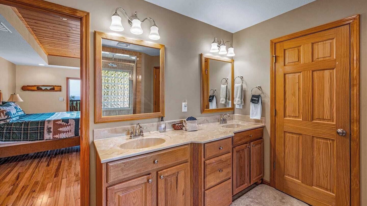 Photo of Bathroom in Kodak