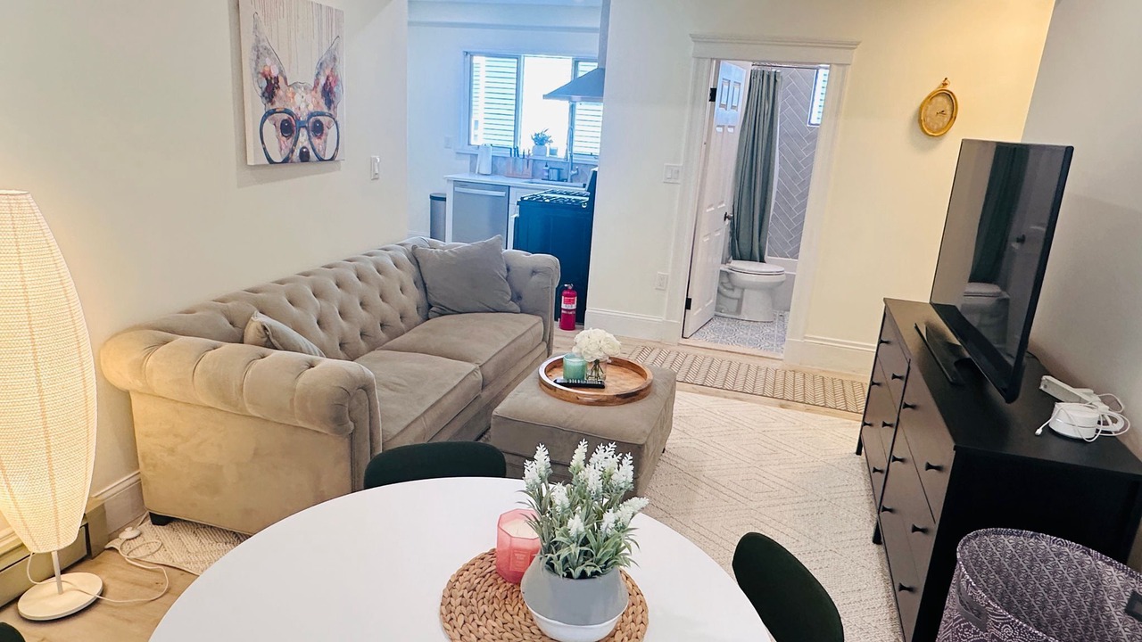 Photo of Livingroom in East Somerville