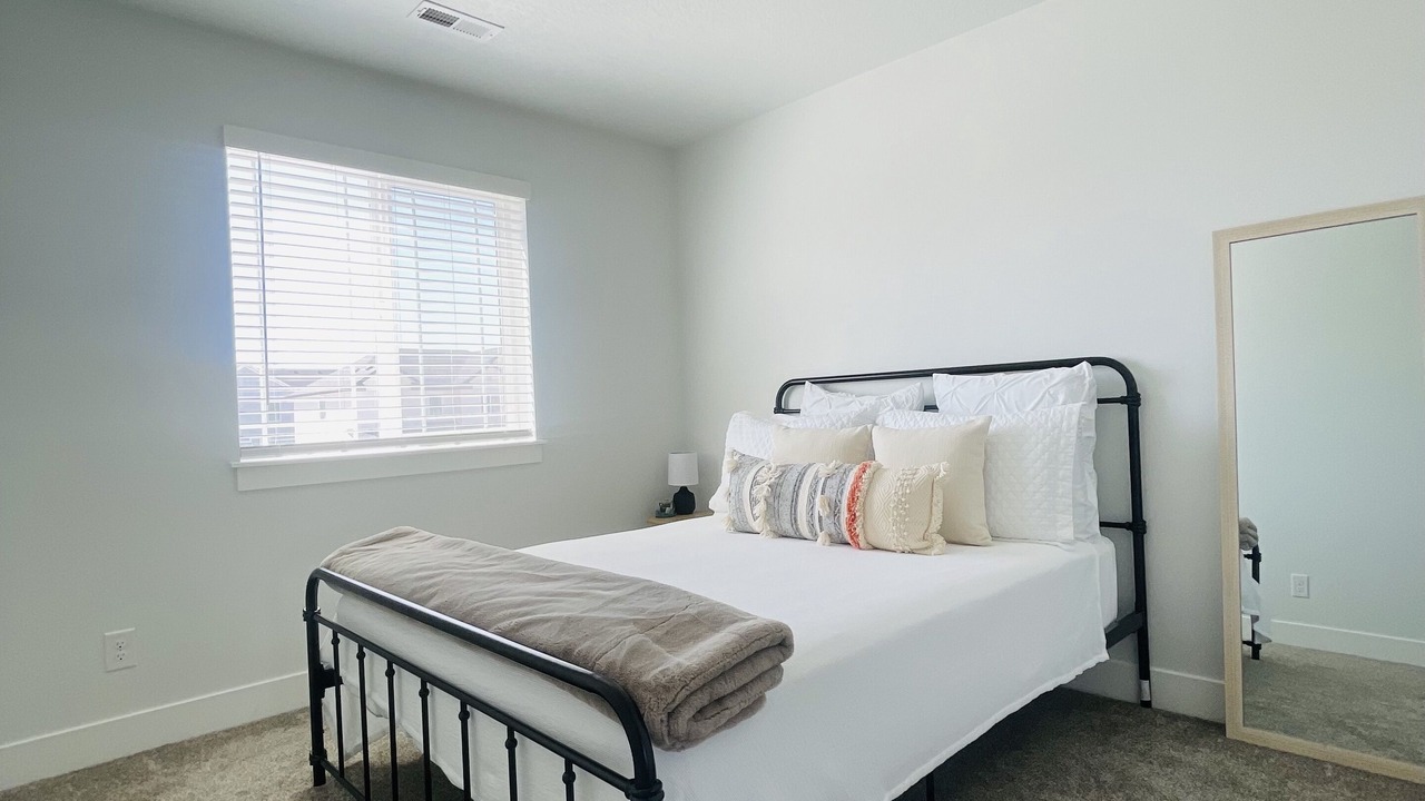 Photo of Bedroom in Springville