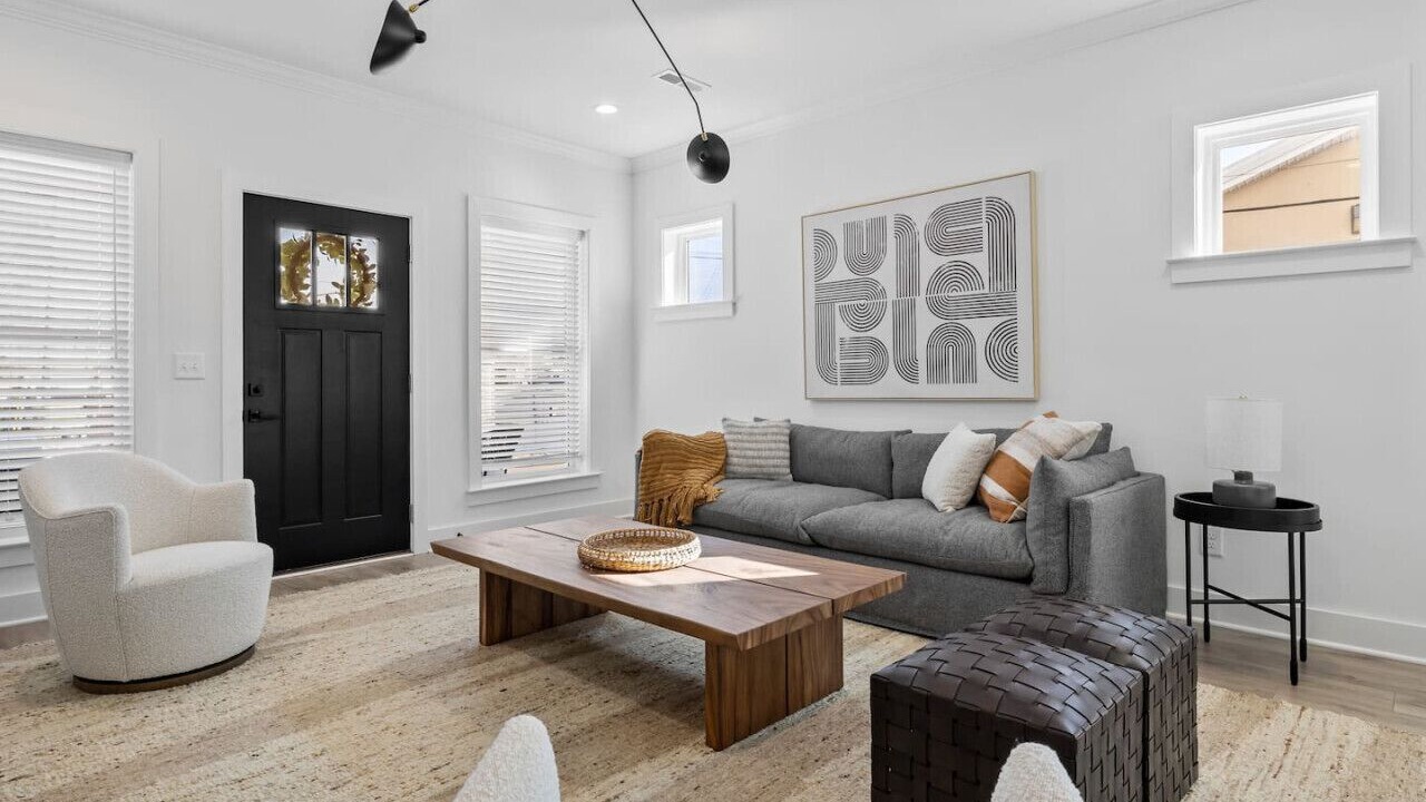 Photo of Livingroom in Charlotte Park