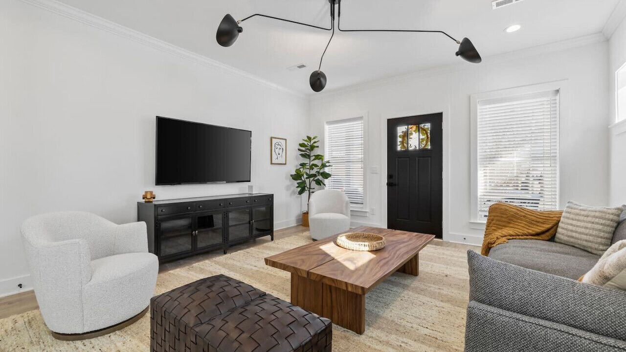 Photo of Livingroom in Charlotte Park