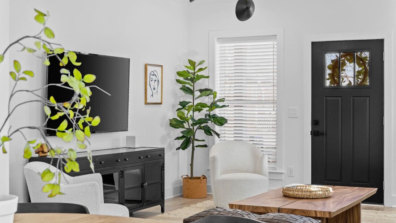 Photo of Livingroom in Charlotte Park