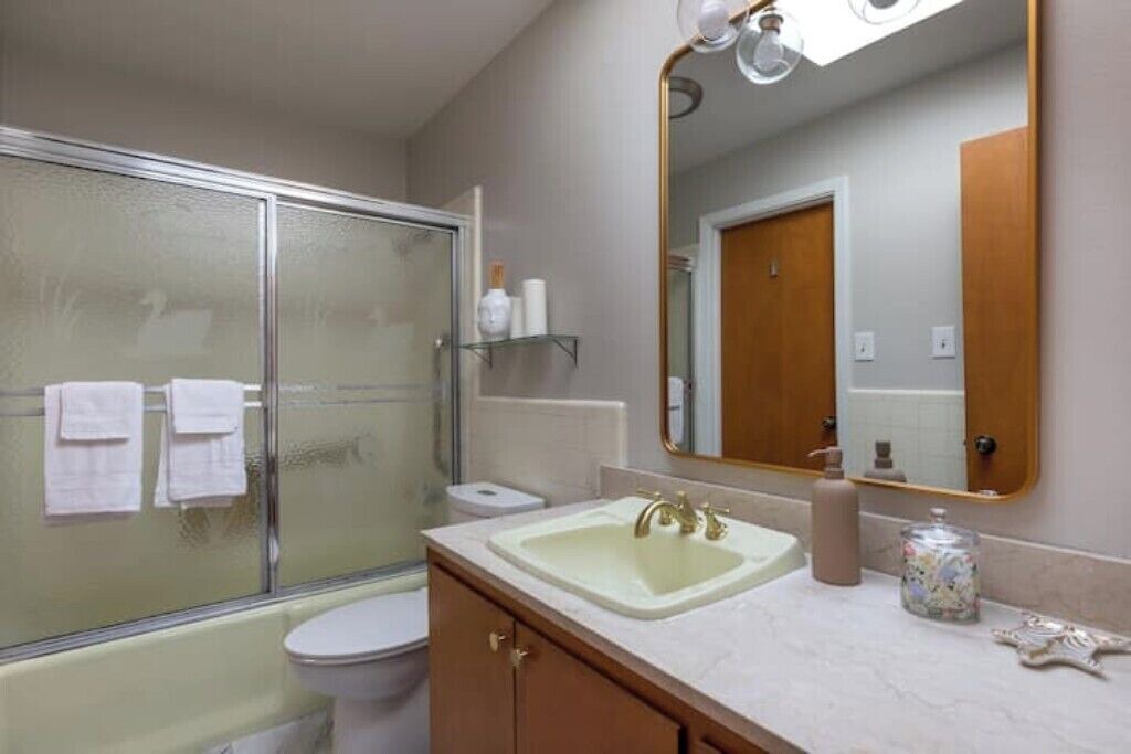 Photo of Bathroom in Dolores Heights
