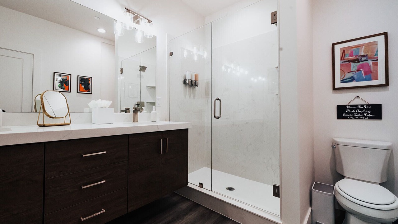 Photo of Bathroom in People's Freeway