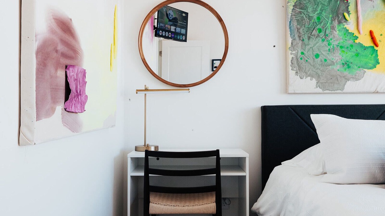 Photo of Bedroom in People's Freeway
