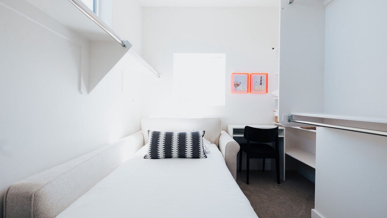 Photo of Bedroom in People's Freeway