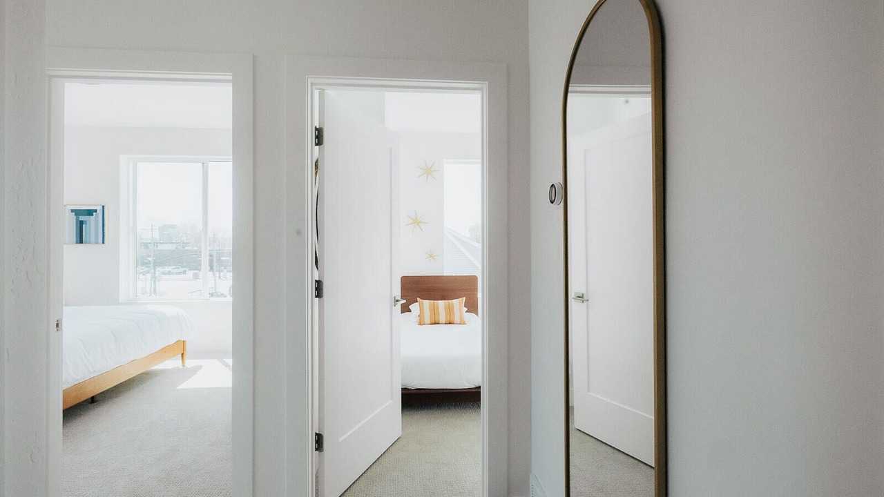 Photo of Bedroom in People's Freeway