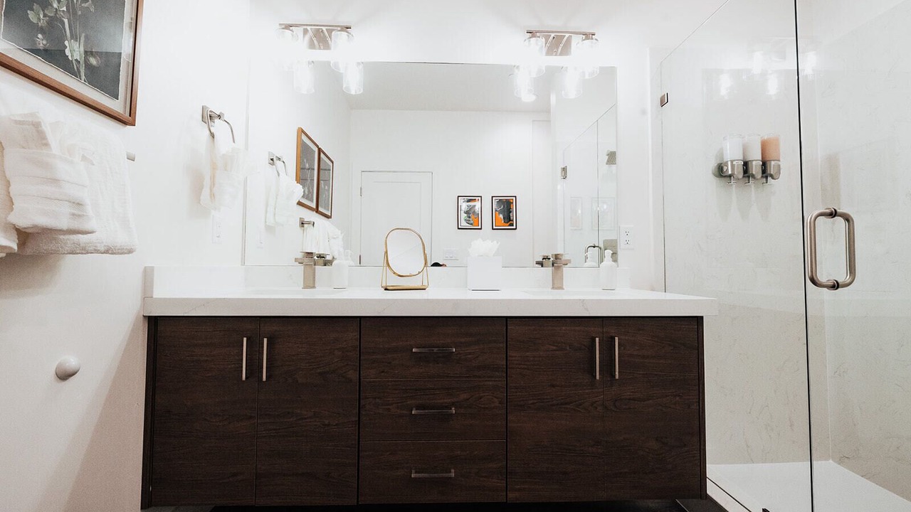 Photo of Bathroom in People's Freeway