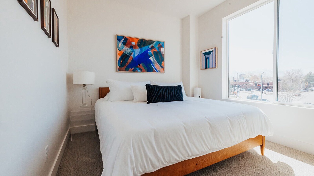 Photo of Bedroom in People's Freeway