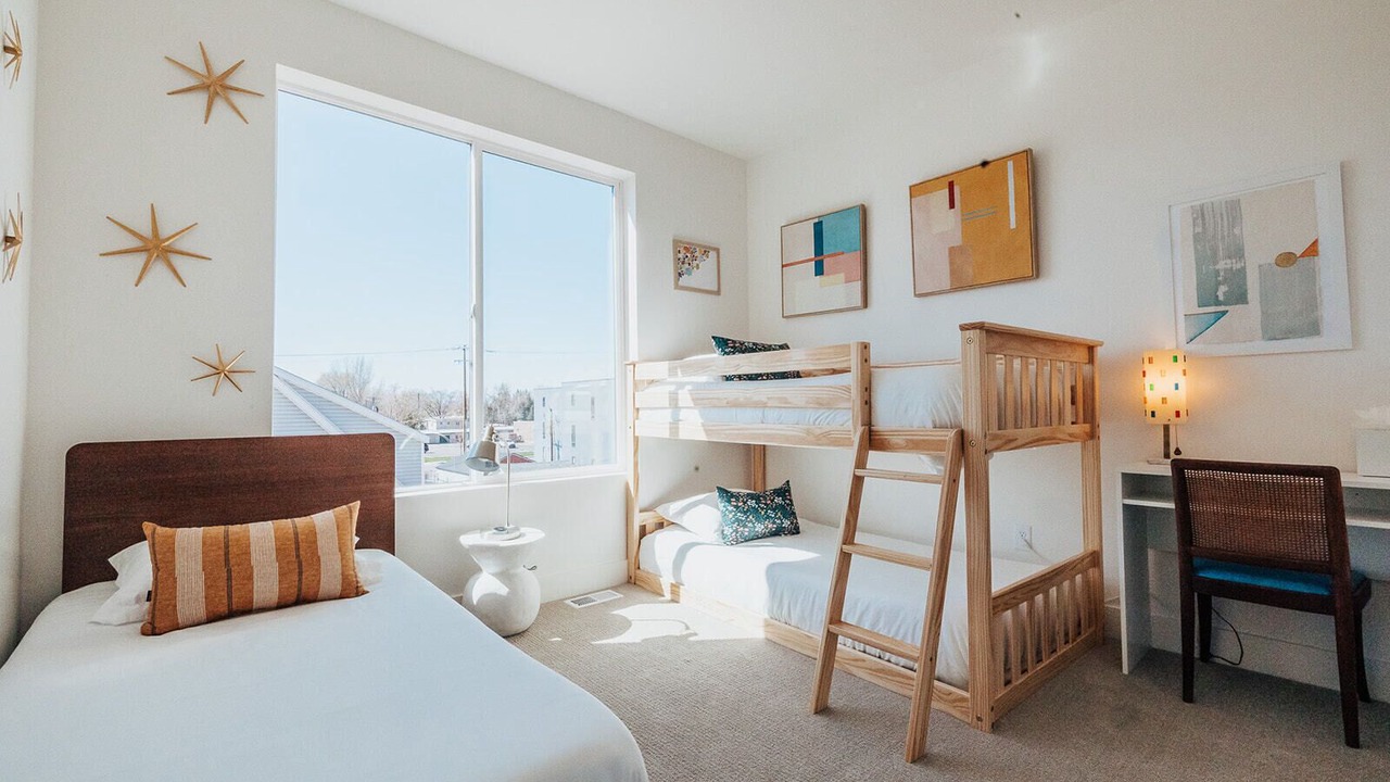 Photo of Bedroom in People's Freeway