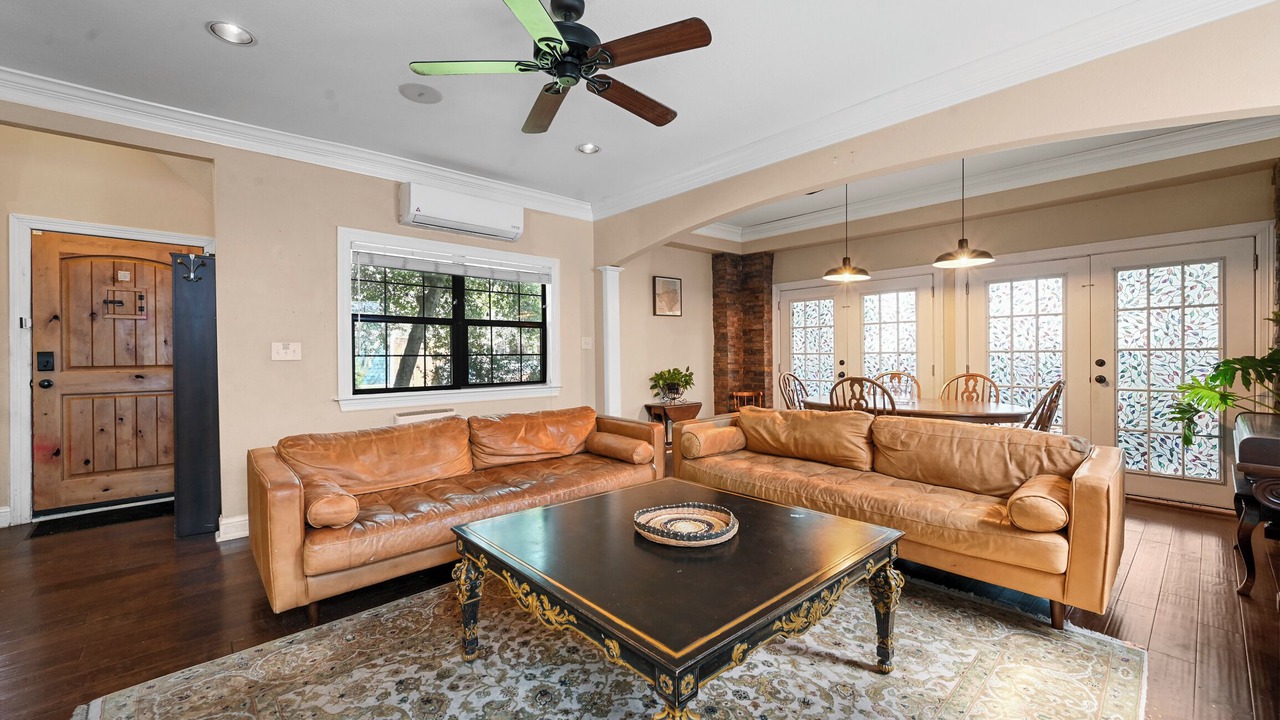 Photo of Livingroom in Oak Lawn
