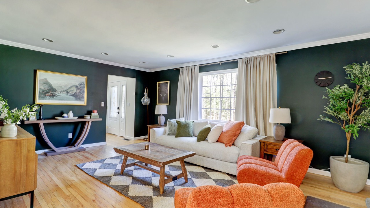 Photo of Livingroom in Saugerties