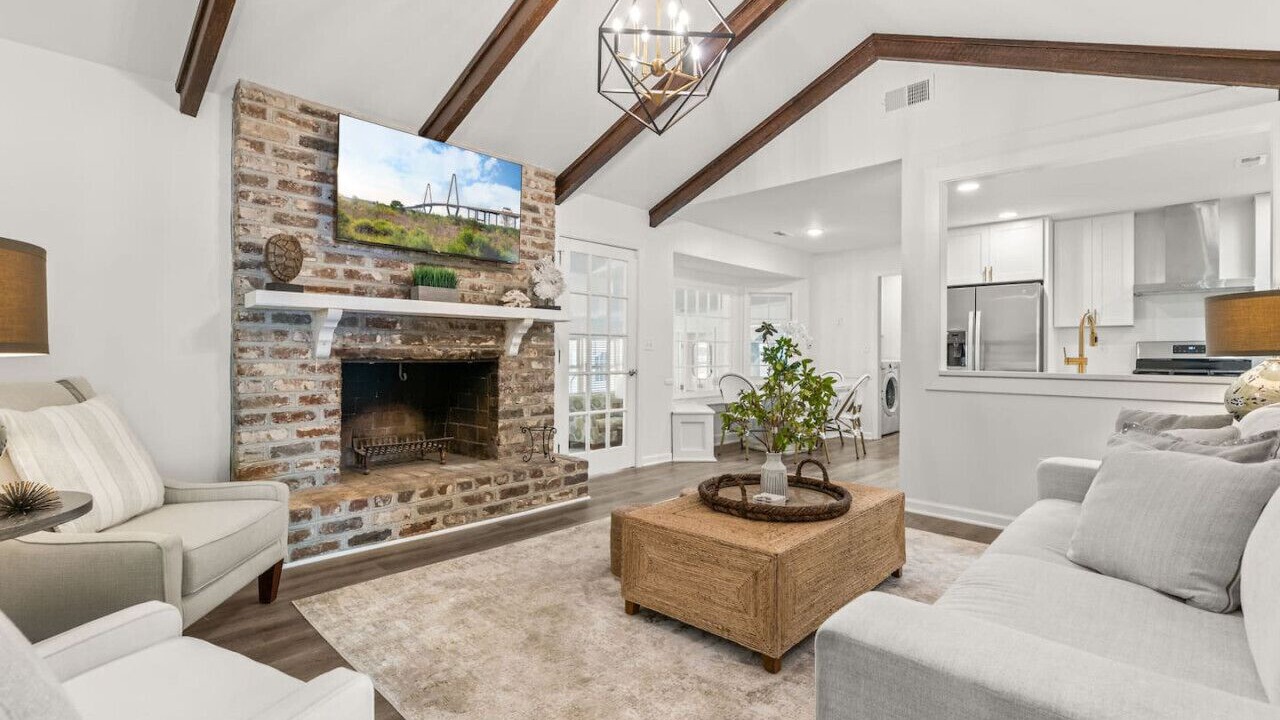 Photo of Livingroom in Hanahan