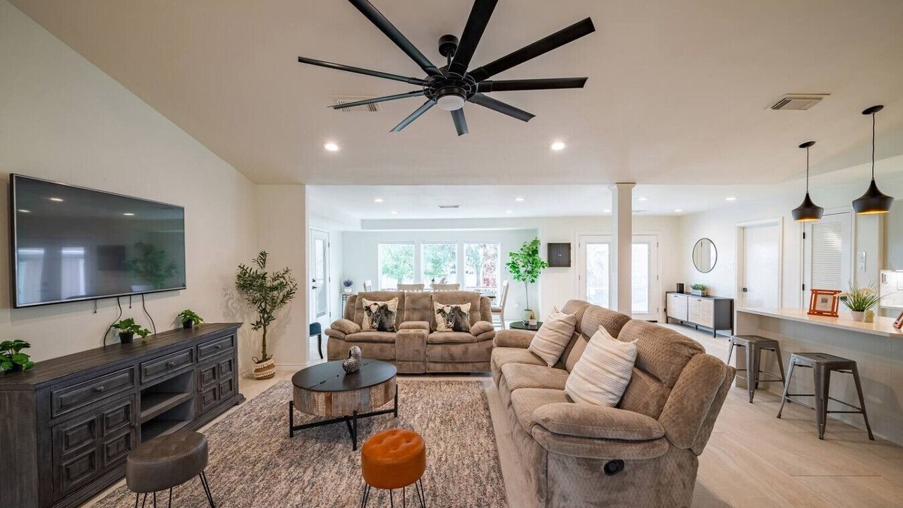 Photo of Livingroom in Nassau Bay