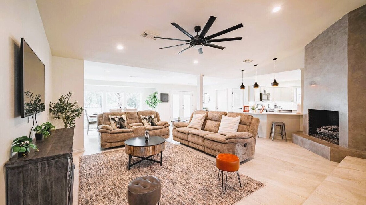 Photo of Livingroom in Nassau Bay