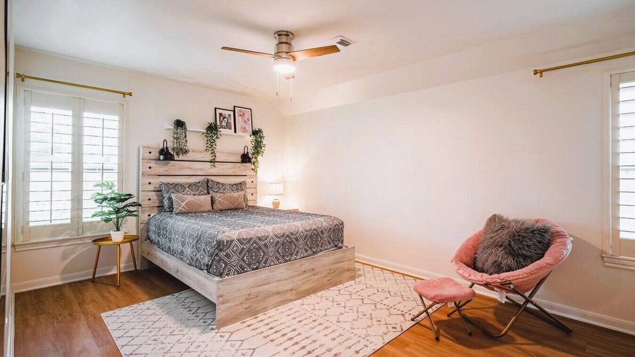 Photo of Bedroom in Nassau Bay