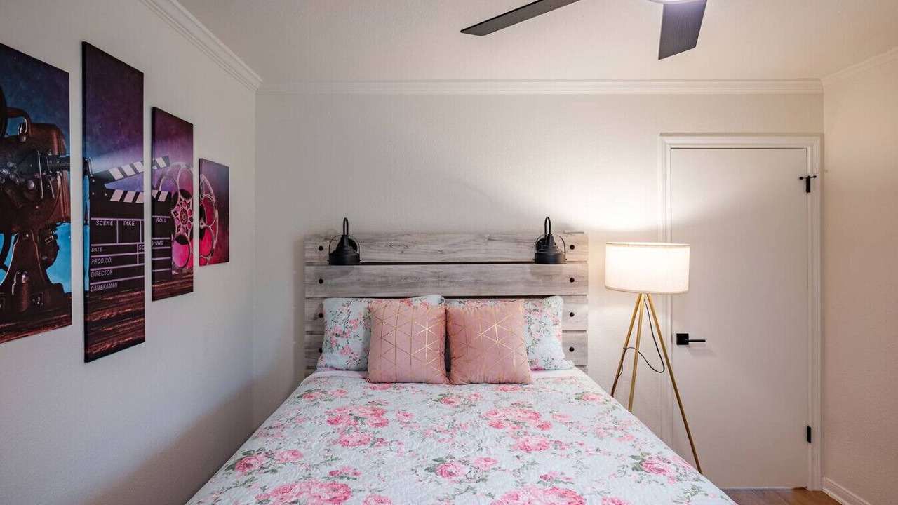 Photo of Bedroom in Nassau Bay