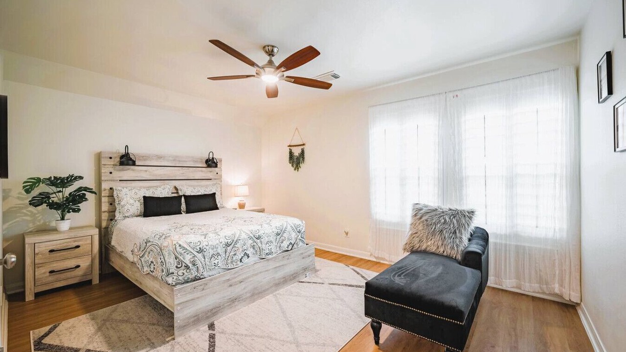 Photo of Bedroom in Nassau Bay