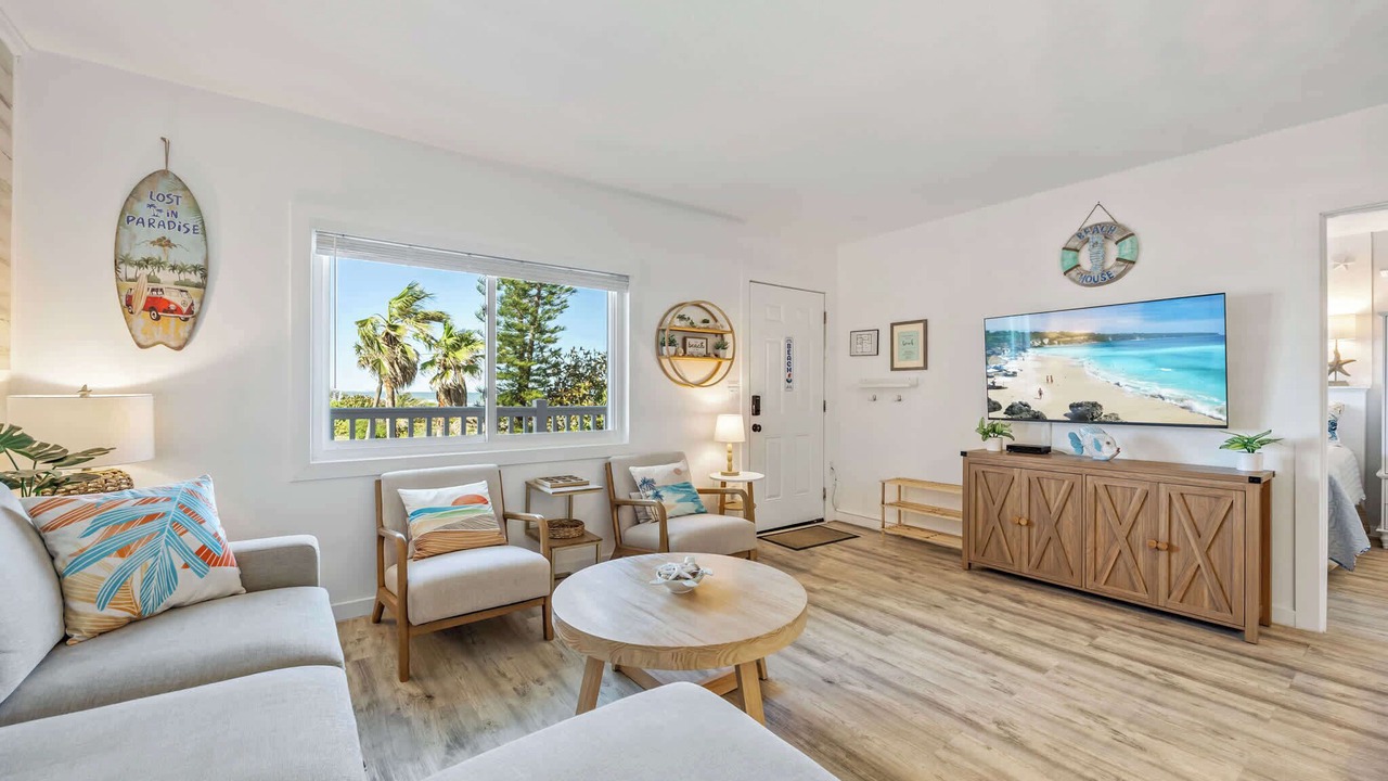 Photo of Livingroom in Crescent Beach