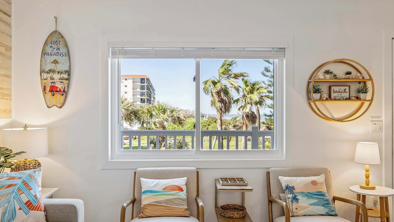 Photo of Livingroom in Crescent Beach
