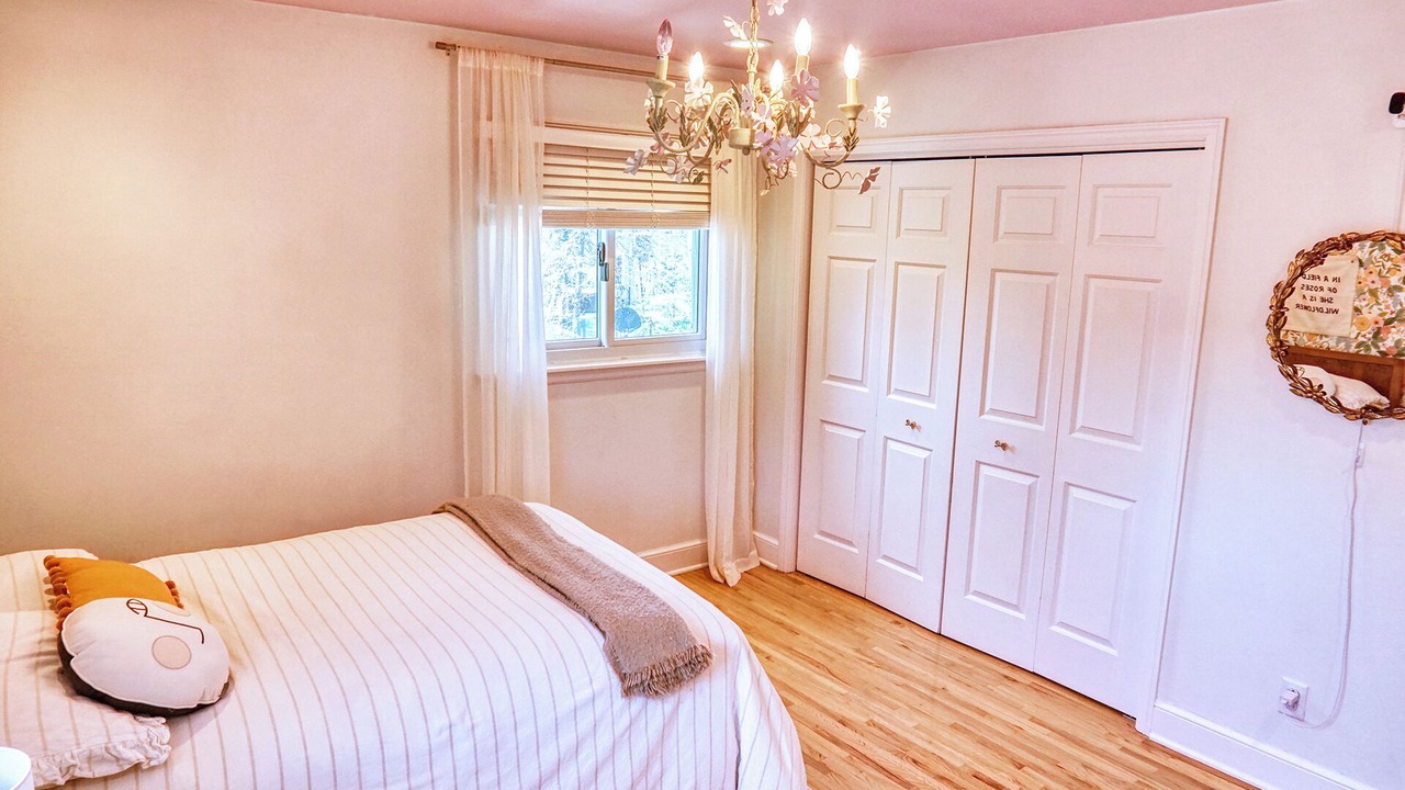 Photo of Bedroom in Williamsville