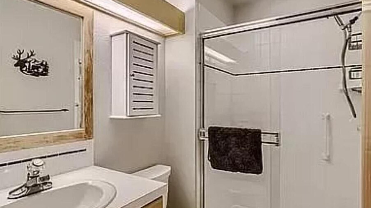 Photo of Bathroom in Lyons